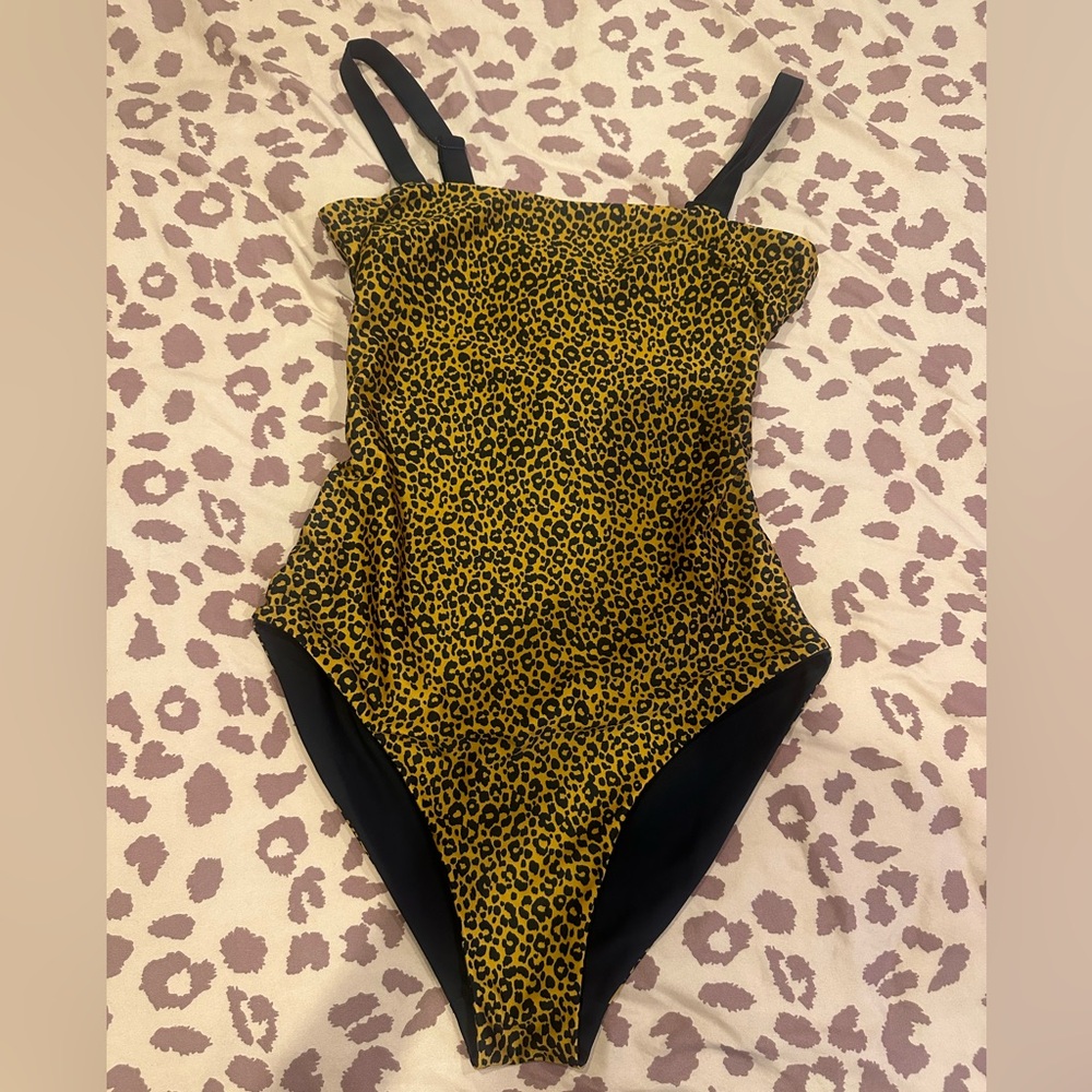 Reversible Leopard / Black Print One-Piece Swimsuit cut out bathing suit
